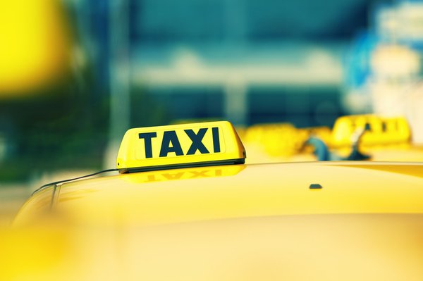 Se déplacer à paris : taxi ou transport en commun ?